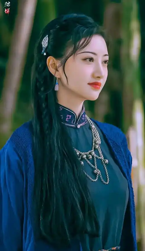 景甜《司藤》扮相太美了妆容和造型衬得她气质绝佳美貌格外惊艳