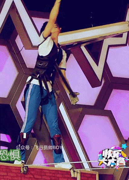 吴磊弟弟真的长大了他上综艺吊威亚瞬间尴尬了