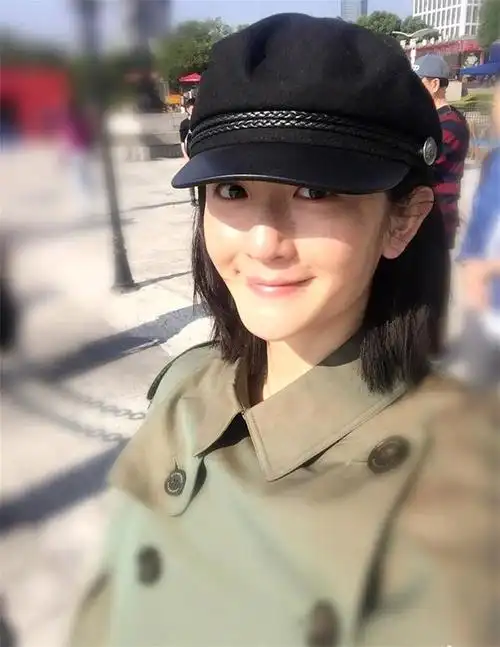 孕妈谢娜久违晒素颜自拍 网友却一边倒的在夸张杰