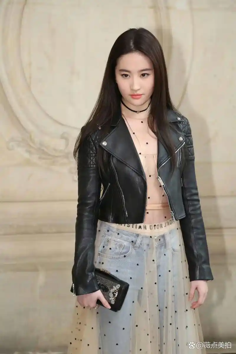 刘亦菲2017巴黎时装周生图这透视啥纱裙出来的时候就震惊了