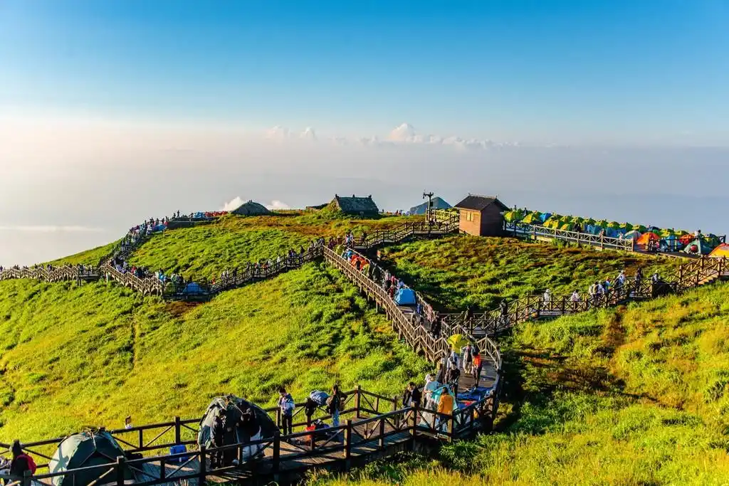 江西武功山晨光普照自然美 如画风景惹人醉