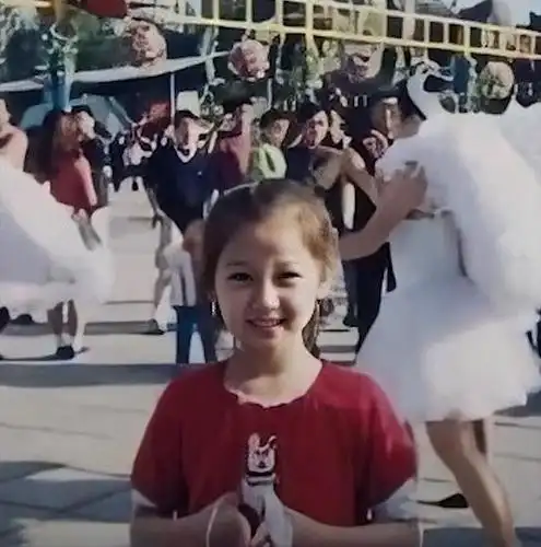 小时候的虞书欣就是个小机灵,可爱迷人,看照片你就懂啦