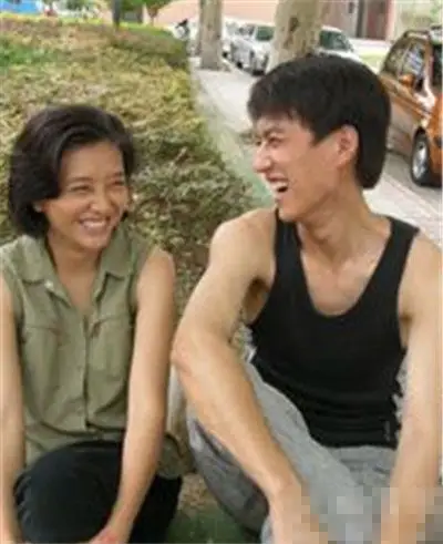 靳东的第一任老婆江姗系误传靳东江珊分手之谜背后真相揭秘