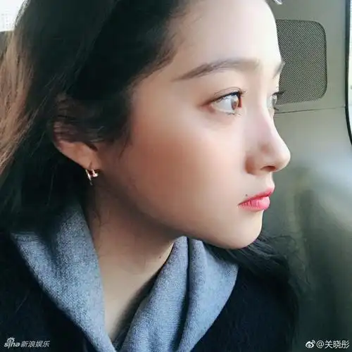 关晓彤微博晒卸妆前后照 素颜更美清纯似13岁