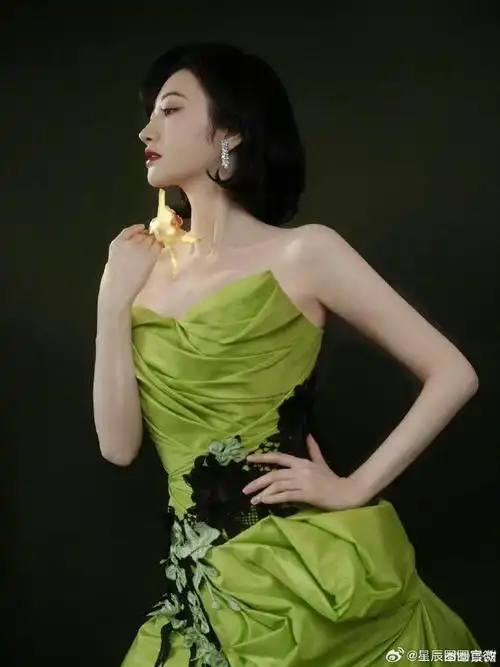 景甜短发礼服造型##景甜收腰绿裙