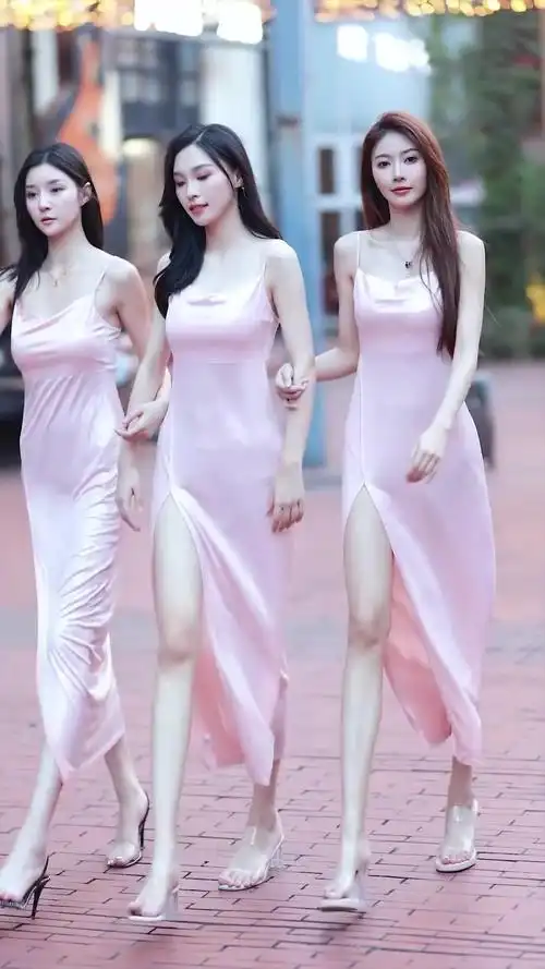 #好看的小姐姐 #高颜值美女 #完美身材 三选一#大长腿 #很哇塞的小姐