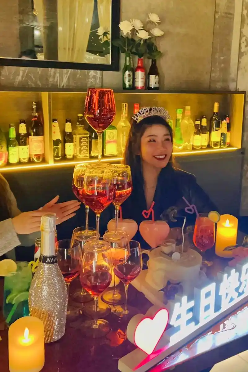 每天都有每天的快乐 今天是生日快乐98 #适合给女朋友过生日 - 抖音