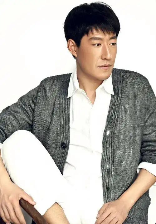 于震:娶小13岁辛月,婚后连生三胎,如今一家五口其乐融融