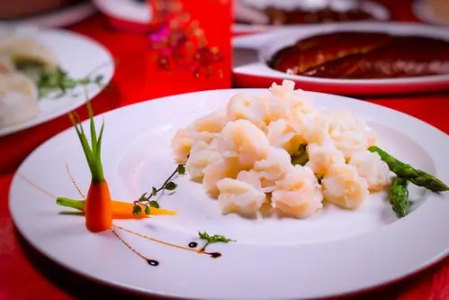 今年的年夜饭菜单主打以宫廷菜为基础的北菜,包括失传已久,用以"祈雨