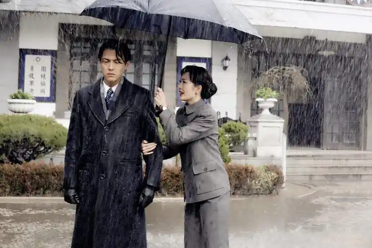 《伪装者》剧评一:伪装者明楼的铠甲与软肋