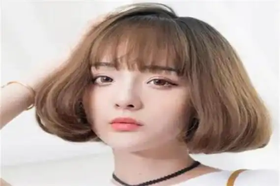 女生波波头短发发型图片2022最新款:尽显魅力(凸显气质)-第2张图片-趣