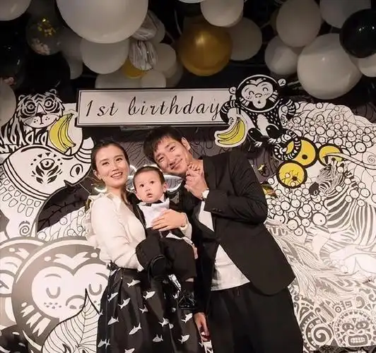 上海主持人伏玟晓十年结两次婚离两次近况怎样了