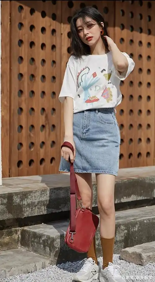 皮肤有点黑的女生穿搭