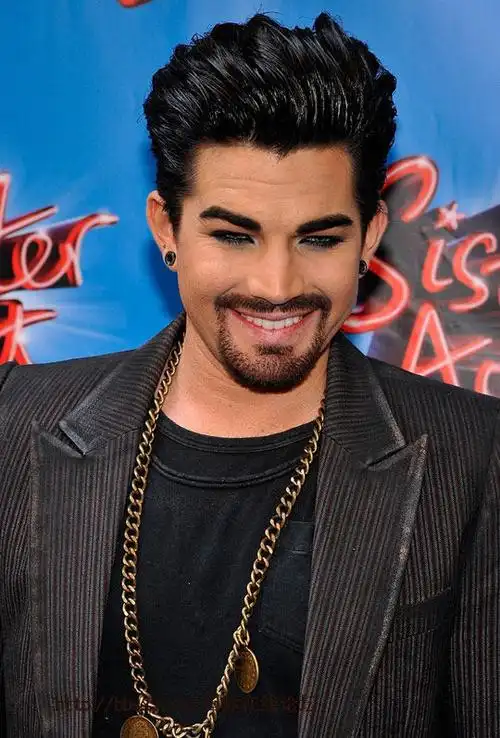 同性恋歌手亚当兰伯特蓄胡渣变造型忧郁让粉丝心动