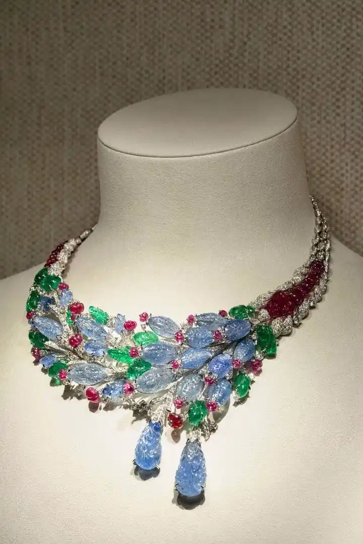 星河传奇原石密语 卡地亚呈现全新magnitude高级珠宝展