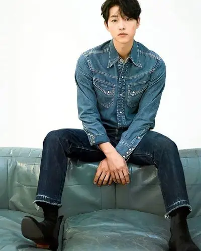 宋仲基童年照公开留西瓜头萌态十足网友和安吉一模一样