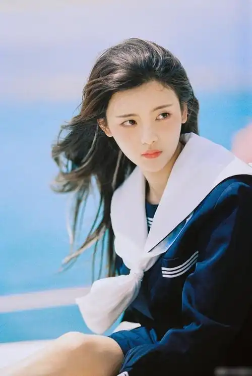 杨超越夏季水手服写真 阳光甜美学生气十足