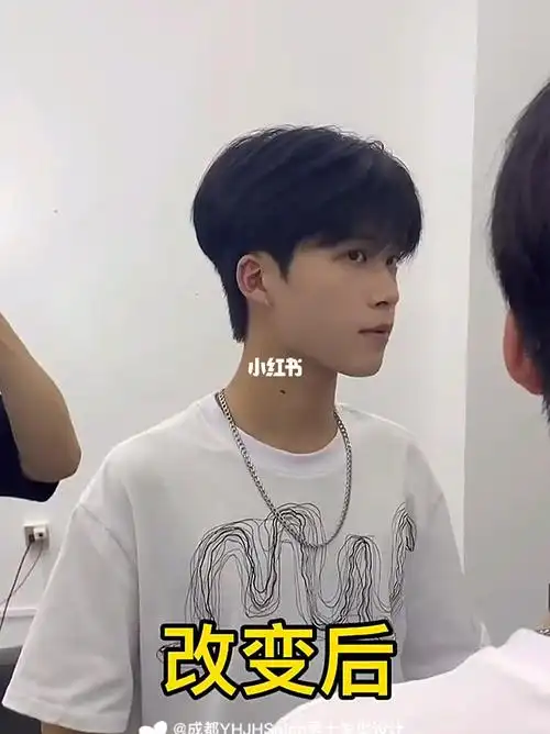 男生们都在找的自然碎盖发型裁剪烫发