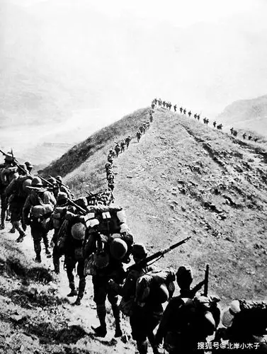 1940年百团大战,主力团5团为救1个连突围,集中24挺机枪火力压制_日军