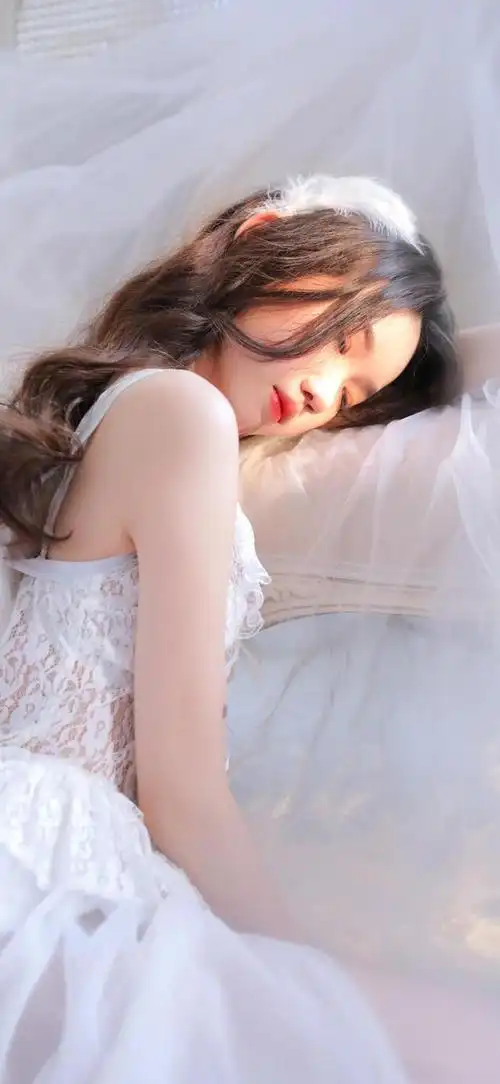 美女漂亮服饰图片!亮眼女生!_网易订阅