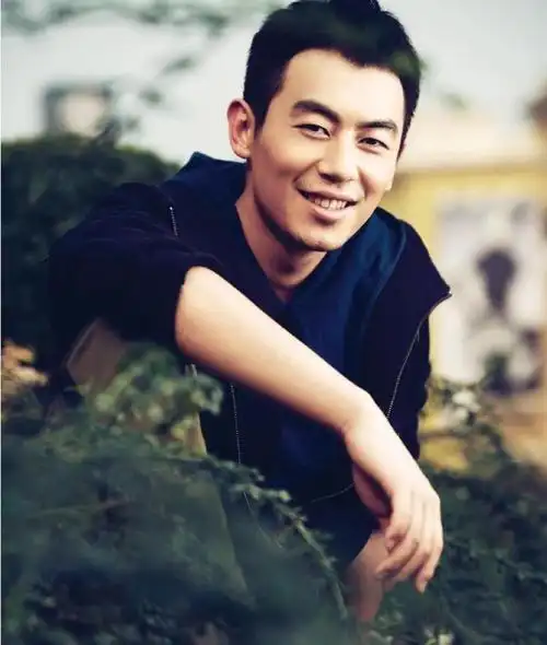 演员朱亚文,妻子结婚8年不会做饭,做2个女儿的爸爸也幸福