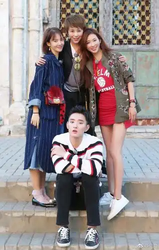 《鬼吹灯》金晨秀美照,网友: 怎能区区一个漂亮概括