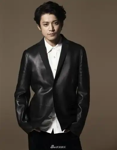 第四名:小栗旬.栗子已经是两个娃的爹啦!第五名:渡边谦.