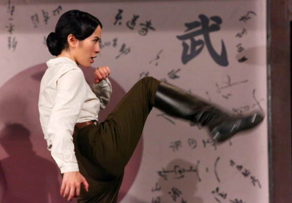 张蓝心的高踢腿当初还是很惊艳的,也正是张蓝心的这样一个展示,让所有