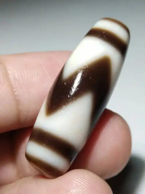 藏传高油润至纯虎牙天珠