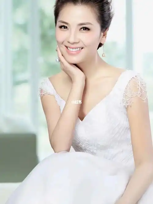 刘涛佩戴伊丽罗氏珍珠耳环,店内有同款作品,有喜欢的姐姐可以直接微信