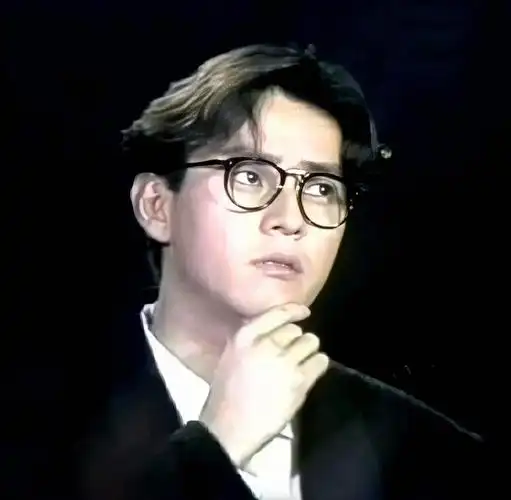 谭咏麟年轻时期的颜值现在出道能排在什么位置?