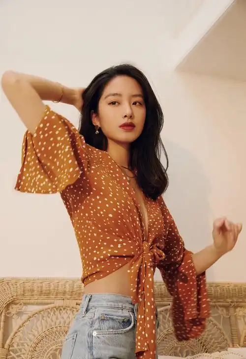 杨采钰时尚甜酷写真图片