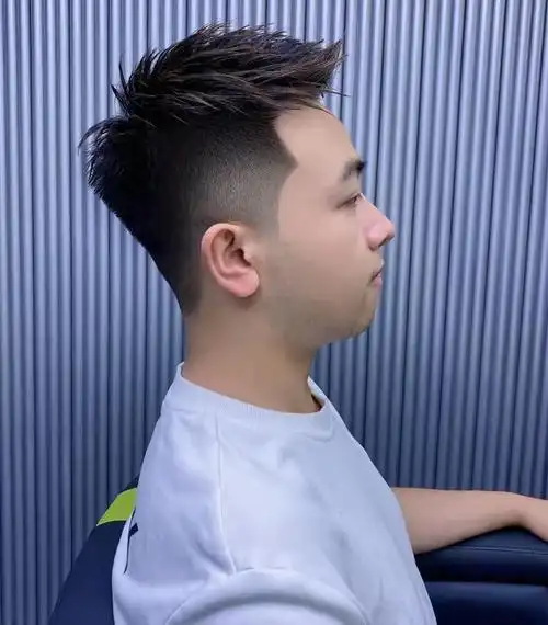 短发男生帅气发型图片(推荐三款清爽又干练的男士发型)-图3