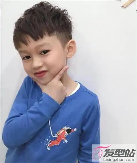 帅气酷炫小男孩发型潮流萌娃烫发大全