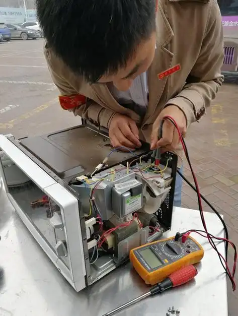 修窗户,修电器,郑州这个公交车长靠"第二职业"火了