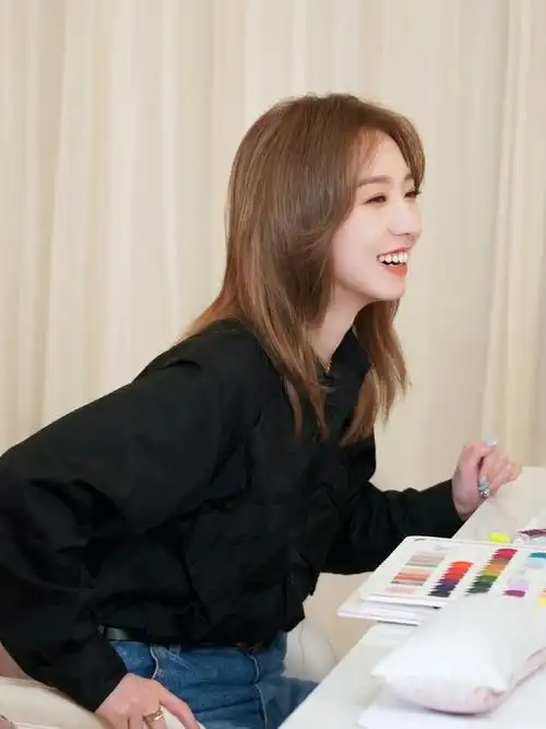 孟美岐被爆副业美甲师哈哈哈