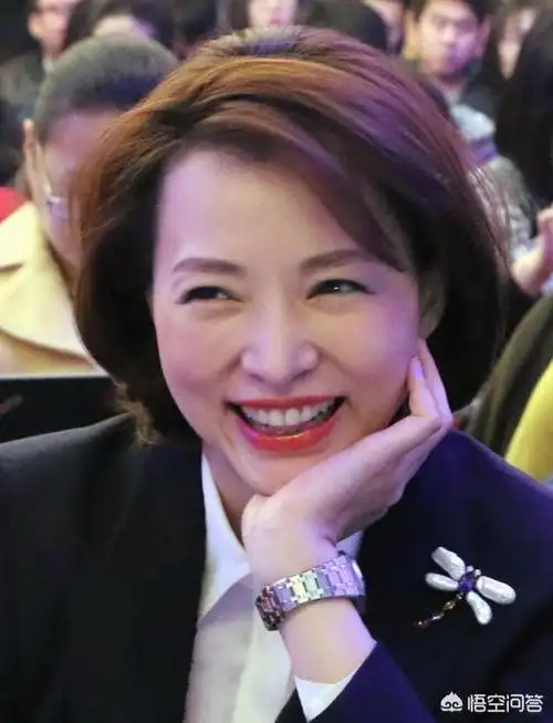 如何评价董卿的长相吗?