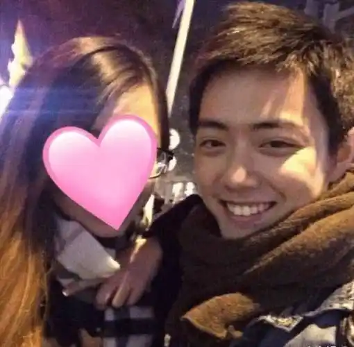 继大学时"黑料"被扒后,肖战更多生活照曝光,长相十分青涩_网友_女朋友