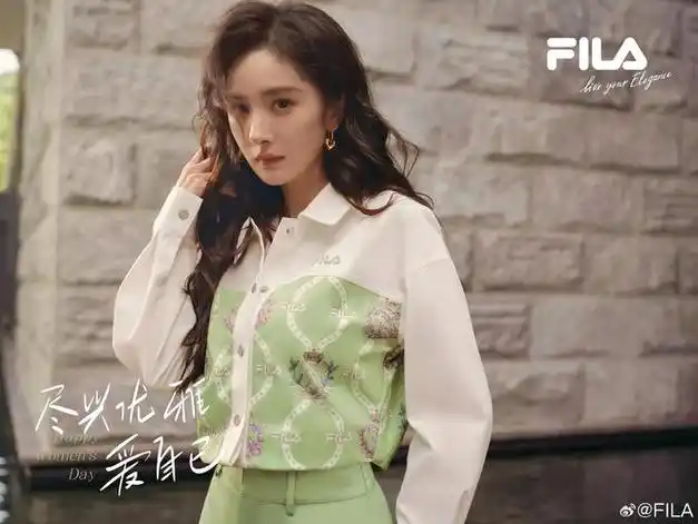 杨幂fila广告硬照,清新的绿色套装像把春色穿在身上,清爽怡人|fila