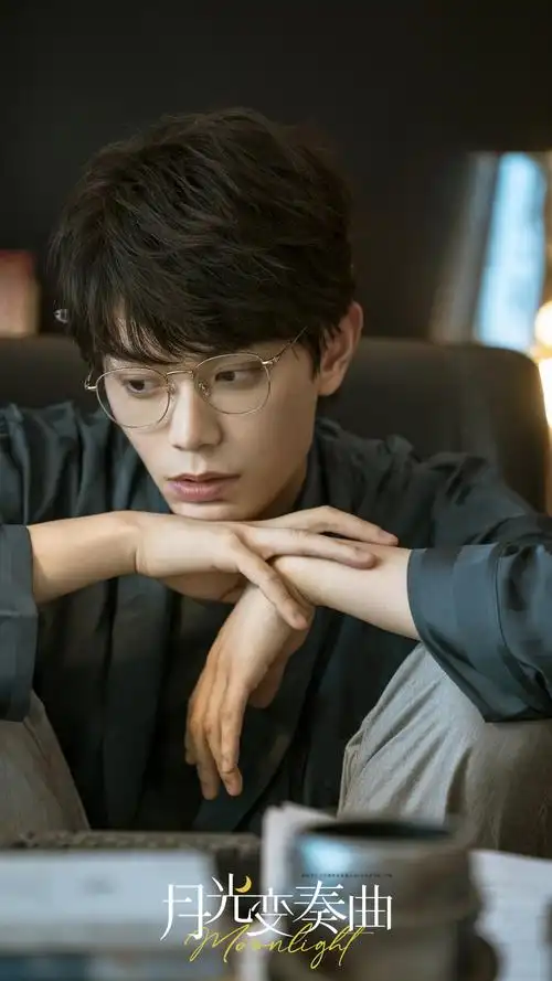 丁禹兮苏感十足,甚至有网友称之为"bg之光",总的来说,《月光变奏曲》