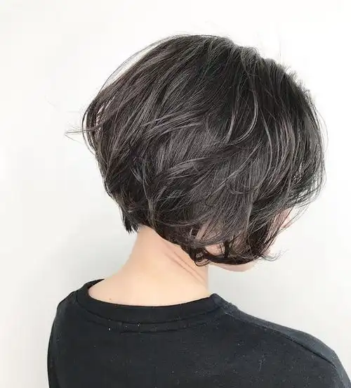 短发波波头烫一烫不老气还很时尚