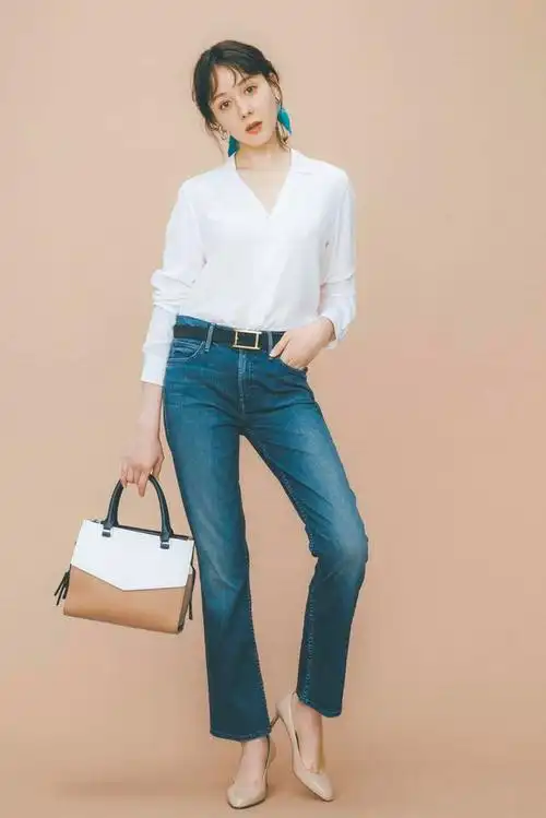 西装白衬衫搭配牛仔裤你早秋的第一选择