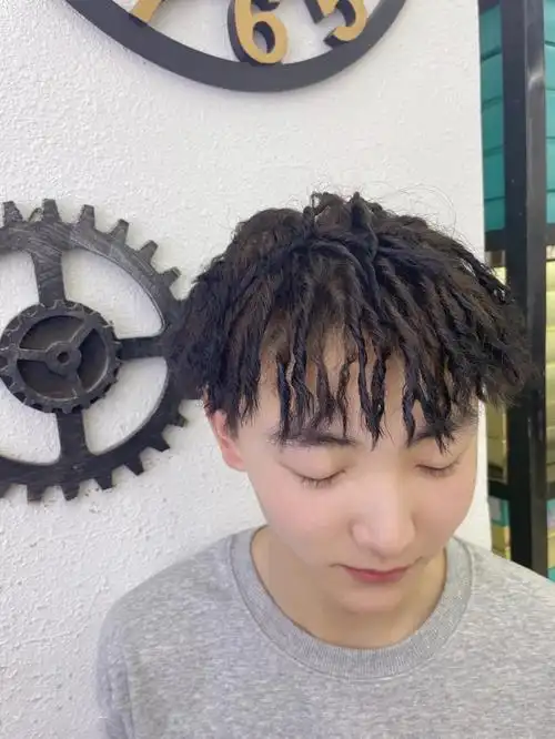 黑人小脏辫锡纸烫