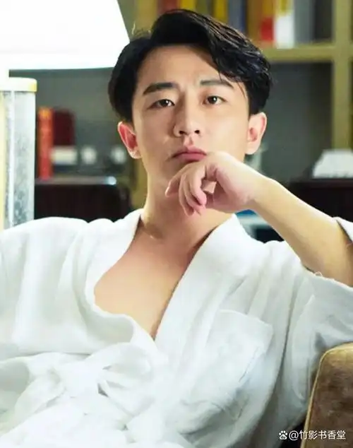 不拍戏就"消失"的黄轩,已经走上了男演员的另一条大道