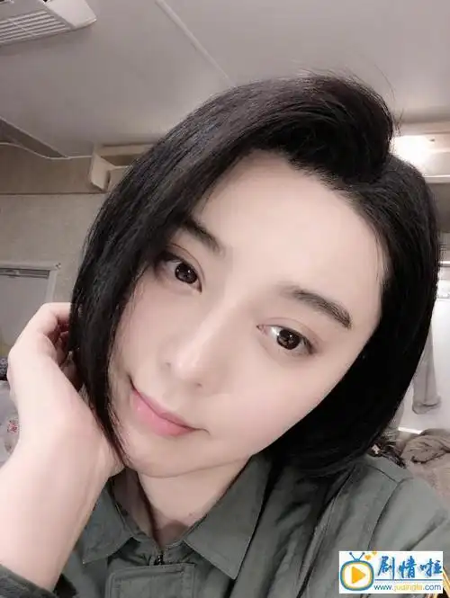 范冰冰晒素颜自拍 熬了一整夜的她皮肤仍然细嫩有光泽