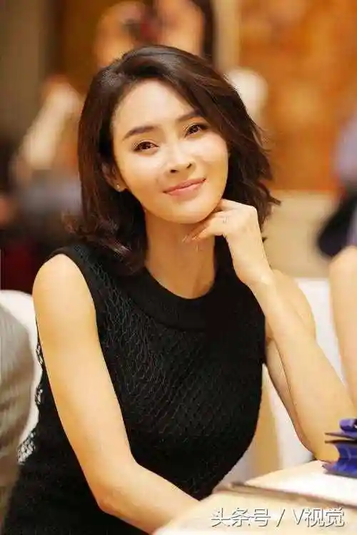 门第罗小贝的扮演者于明加在门第中饰罗小贝