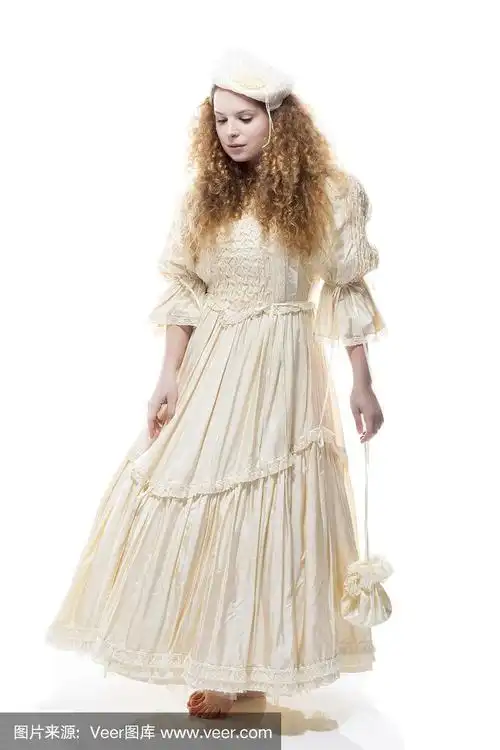 拥有美丽卷曲头发的中世纪女孩