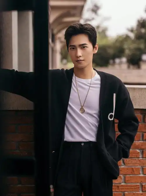 杨洋官宣宝格丽代言人!恭喜喜提新身份,贵气十足