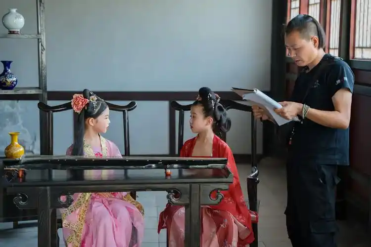 古装拍摄 #汉服小仙女 #拍摄现场你比我想像中的还要坚强! - 抖音