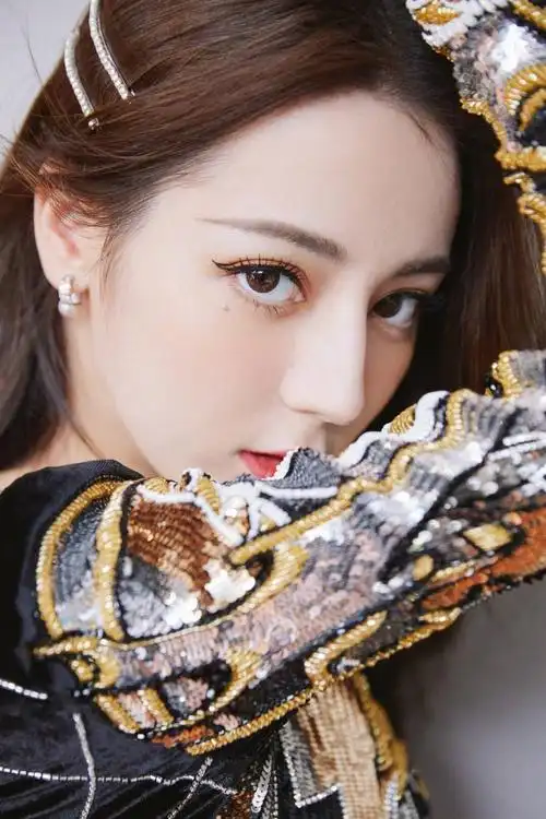 迪丽热巴变性感小猫咪嘟嘴卖萌超级可爱网友太撩人啦